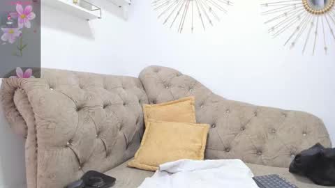 Snapshot of miah_bigboobs chatting on February 14, 2:03 pm Miah Collins online show from February 14, 2:03 pm