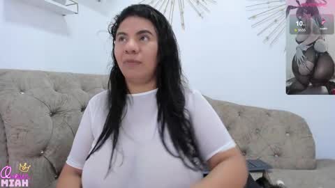 Snapshot of miah_bigboobs chatting on May 9, 5:18 pm Miah Collins online show from May 9, 5:18 pm