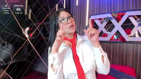 Snapshot of miah_palacio chatting on May 29, 10:19 pm MIAH PALACIO online show from May 29, 10:19 pm
