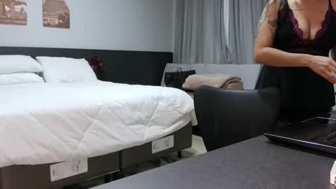 Snapshot of miahale chatting on December 8, 12:18 am Ms Mia Owner Of Your Mind online show from December 8, 12:18 am