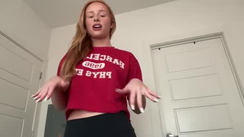 Snapshot of miaharperxox chatting on May 30, 9:12 pm Mia Harper online show from May 30, 9:12 pm