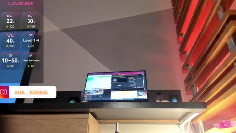 Mia online show from January 24, 6:03 am