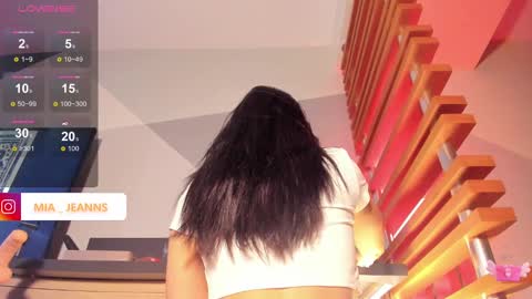 Mia online show from February 20, 9:00 am