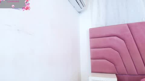 miajhonsonx online show from March 22, 3:26 pm