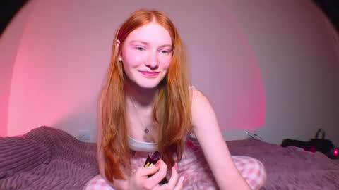 Snapshot of miakeler chatting on December 14, 9:02 pm milanaaaa online show from December 14, 9:02 pm