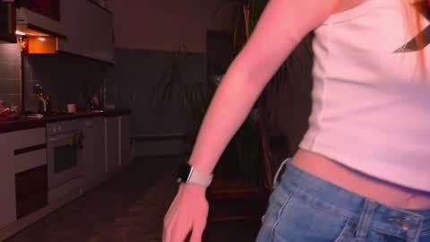 Snapshot of miakeler chatting on January 23, 10:33 pm milanaaaa online show from January 23, 10:33 pm