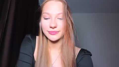 Snapshot of miakeler chatting on February 12, 9:54 pm milanaaaa online show from February 12, 9:54 pm