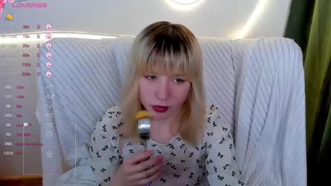 Snapshot of miakimiko chatting on June 5, 1:45 am miakimiko online show from June 5, 1:45 am