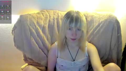 Snapshot of miakimiko chatting on June 22, 1:07 am miakimiko online show from June 22, 1:07 am