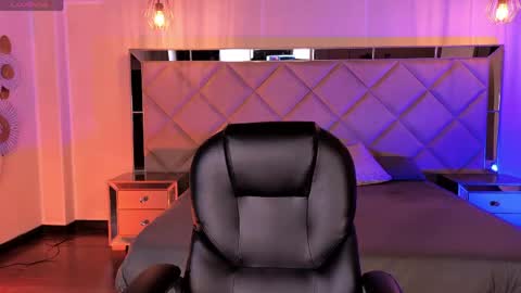 Snapshot of mialaurence_ chatting on June 8, 7:47 pm Call me Mia online show from June 8, 7:47 pm