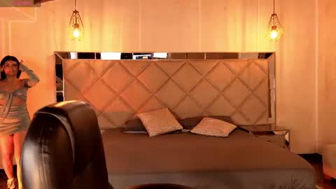 Snapshot of mialaurence_ chatting on June 10, 6:51 pm Call me Mia online show from June 10, 6:51 pm