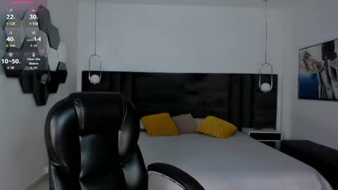 Snapshot of mialaurence_ chatting on June 23, 11:08 am Call me Mia online show from June 23, 11:08 am