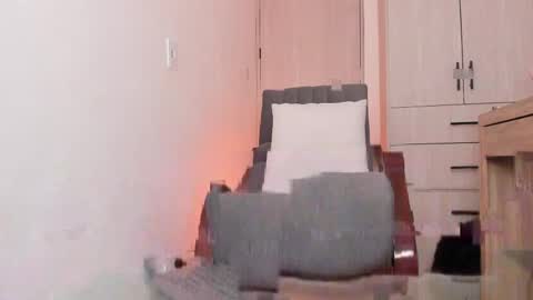 Snapshot of mialenox chatting on April 24, 8:33 pm Mia Lenox online show from April 24, 8:33 pm