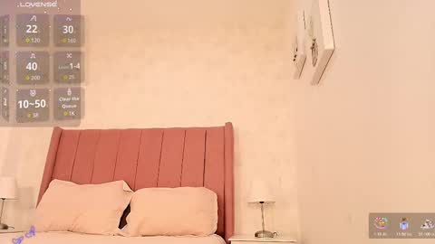 Snapshot of mialopez__ chatting on November 15, 8:05 pm Mia Lopez online show from November 15, 8:05 pm