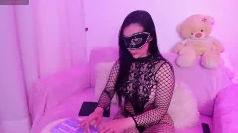 Snapshot of mialover1_ chatting on June 19, 2:16 am Mia online show from June 19, 2:16 am