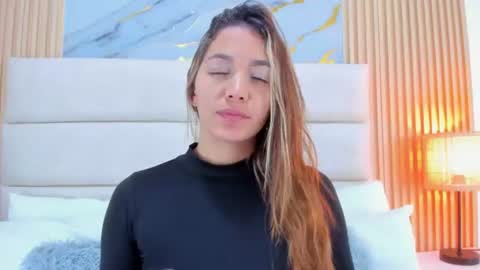 Snapshot of miamalkovaa_ chatting on July 13, 3:04 pm Mia Malkova online show from July 13, 3:04 pm