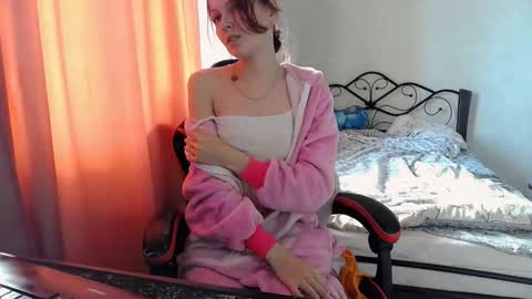 Mia online show from March 24, 10:42 am