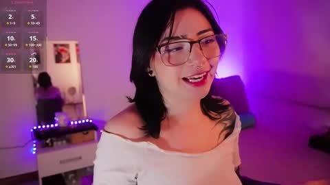 Snapshot of miami_18_ chatting on February 9, 1:31 am Lili online show from February 9, 1:31 am