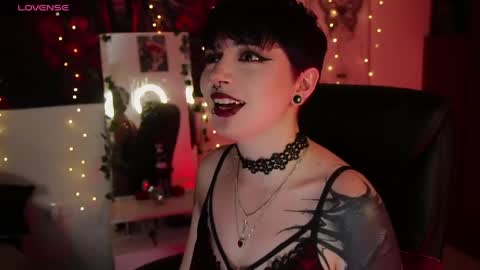 Snapshot of miami_18_ chatting on April 24, 2:03 am Lili online show from April 24, 2:03 am