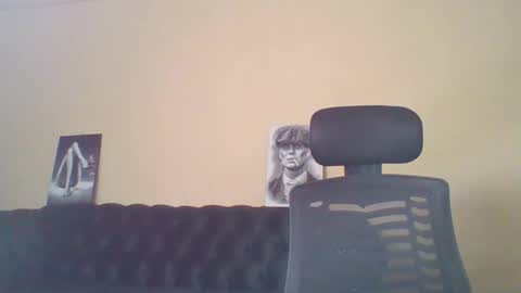 Snapshot of miami_muffin chatting on April 19, 1:27 am Muffin online show from April 19, 1:27 am