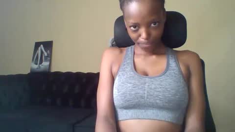 Snapshot of miami_muffin chatting on April 24, 11:01 am Muffin online show from April 24, 11:01 am