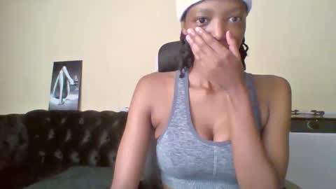 Snapshot of miami_muffin chatting on May 11, 11:24 pm Muffin online show from May 11, 11:24 pm