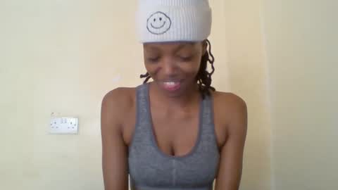 Snapshot of miami_muffin chatting on June 2, 8:33 pm Muffin online show from June 2, 8:33 pm