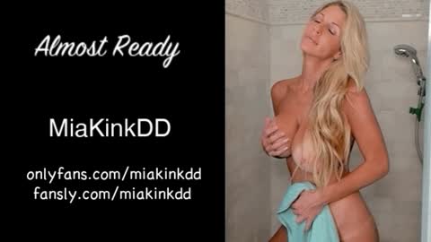 Mia online show from October 22, 12:27 pm