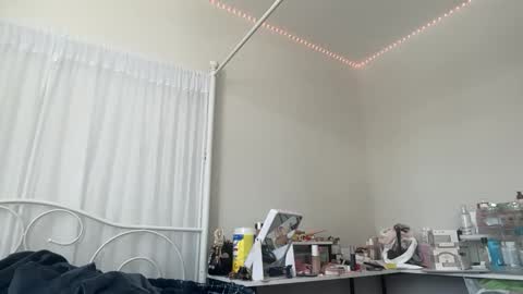 Mia online show from March 1, 10:34 pm