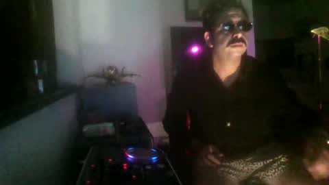 Snapshot of miandben chatting on November 12, 2:01 am Mia Ben online show from November 12, 2:01 am