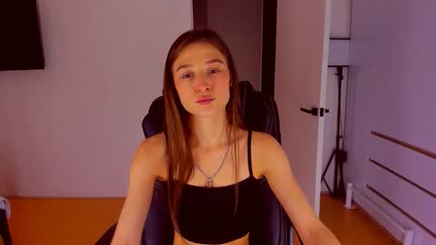 Mia online show from October 26, 7:20 pm