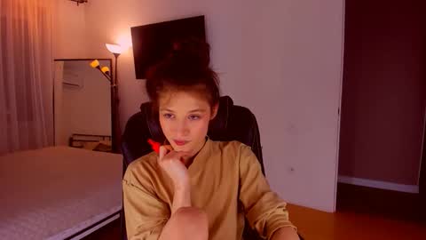 Mia online show from February 5, 6:23 pm