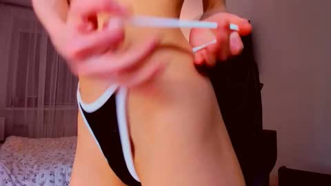 Mia online show from April 8, 7:58 pm