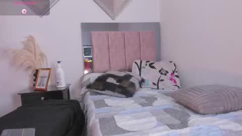 miapearls_ online show from February 26, 7:51 am