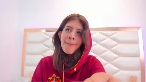 Snapshot of miaqueen021 chatting on January 13, 6:27 pm Sweetie Mia online show from January 13, 6:27 pm