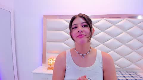 Snapshot of miaqueen021 chatting on January 15, 12:15 pm Sweetie Mia online show from January 15, 12:15 pm