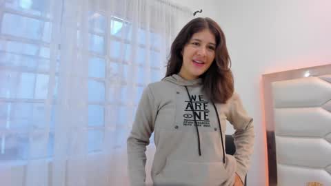 Snapshot of miaqueen021 chatting on January 29, 12:13 pm Sweetie Mia online show from January 29, 12:13 pm