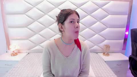 Snapshot of miaqueen021 chatting on February 5, 12:27 pm Sweetie Mia online show from February 5, 12:27 pm