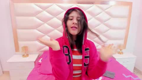 Snapshot of miaqueen021 chatting on March 12, 12:26 pm Sweetie Mia online show from March 12, 12:26 pm