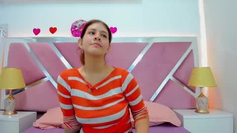 Snapshot of miaqueen021 chatting on September 22, 1:24 pm Sweetie Mia online show from September 22, 1:24 pm