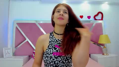 Snapshot of miaqueen021 chatting on November 7, 12:49 pm Sweetie Mia online show from November 7, 12:49 pm