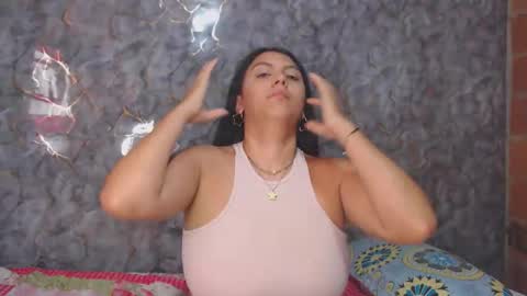 Snapshot of miarouse1531 chatting on December 18, 2:56 pm miarouse1531 online show from December 18, 2:56 pm