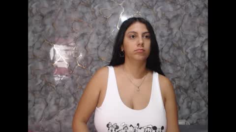 Snapshot of miarouse1531 chatting on February 23, 2:03 pm miarouse1531 online show from February 23, 2:03 pm