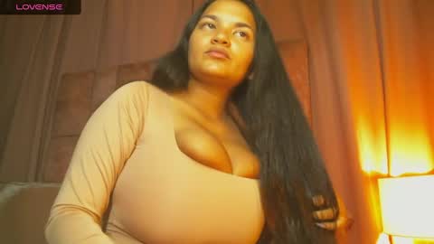 miasaandovaal 22 online show from May 23, 9:30 pm