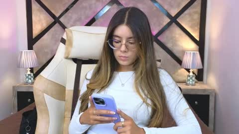 Snapshot of miasilverr chatting on May 15, 7:21 pm Mia online show from May 15, 7:21 pm