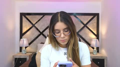 Snapshot of miasilverr chatting on June 2, 7:05 pm Mia online show from June 2, 7:05 pm