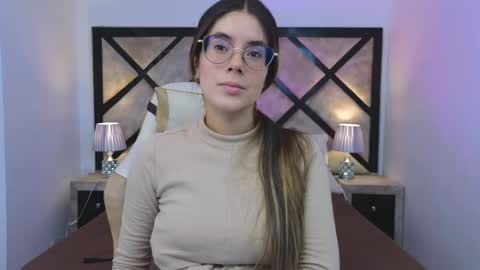 Snapshot of miasilverr chatting on June 3, 8:14 pm Mia online show from June 3, 8:14 pm