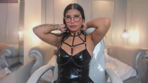 Mia  online show from February 21, 3:18 am