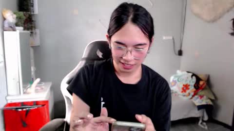 Mia online show from February 28, 7:09 am