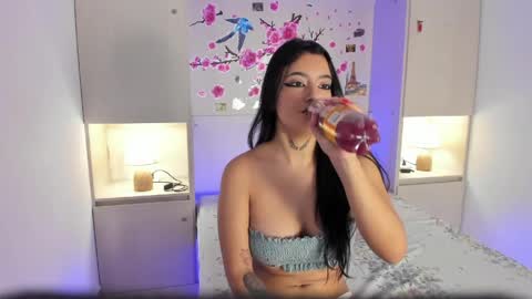 Snapshot of miaturnerr_ chatting on April 1, 1:41 pm miaturnerr_ online show from April 1, 1:41 pm